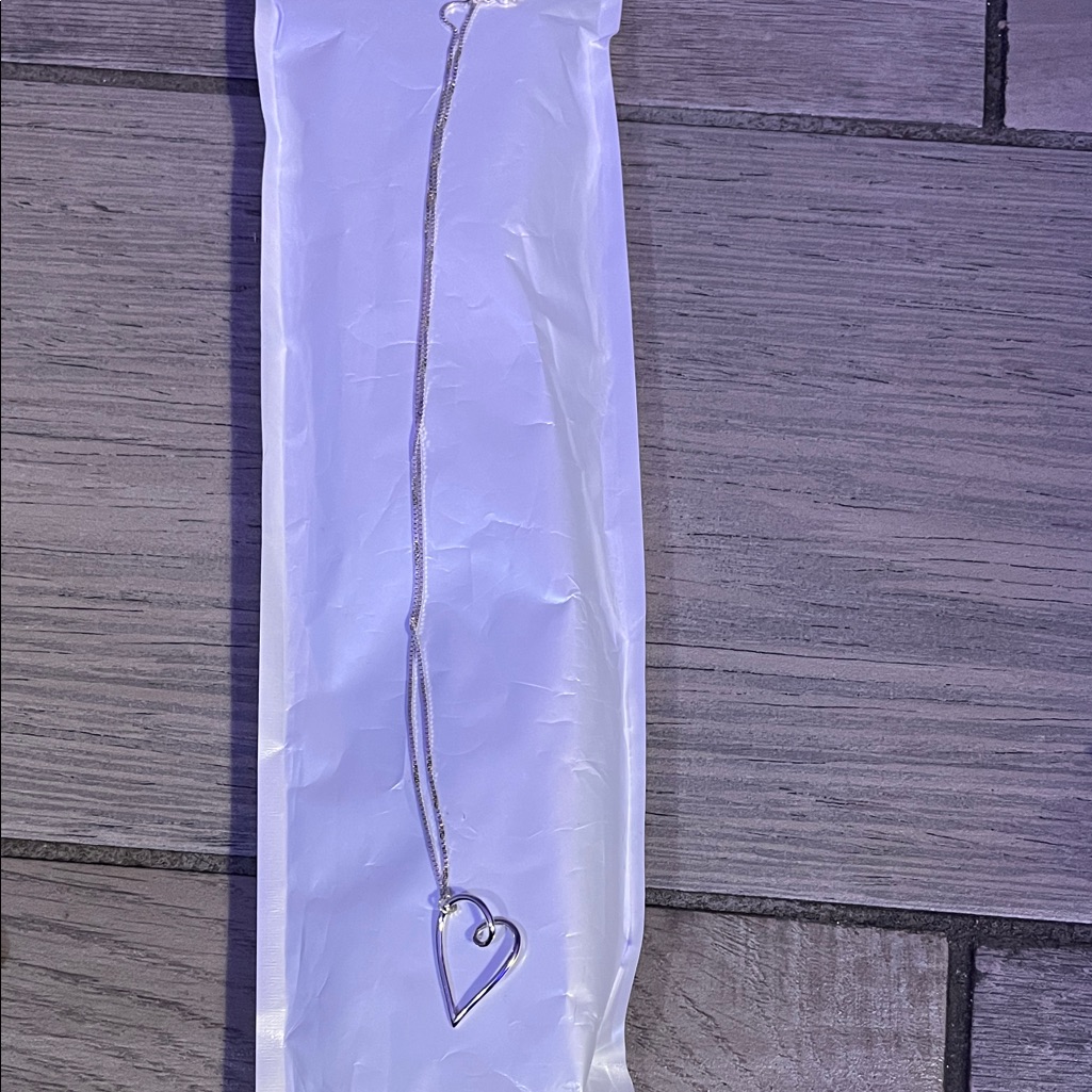 Chic Silver Heart Pendant Necklace